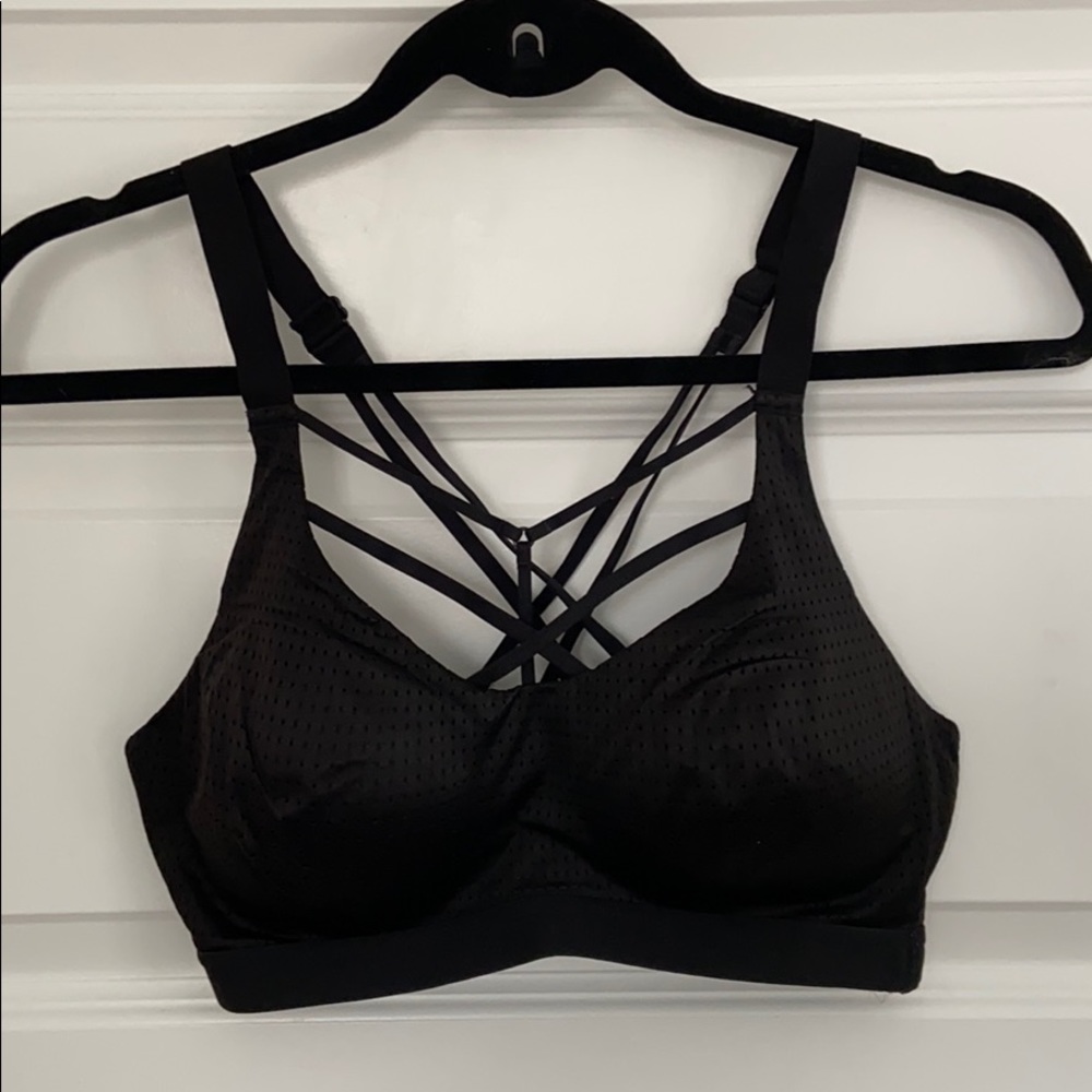 VS strappy back, padded, breathable sports bra